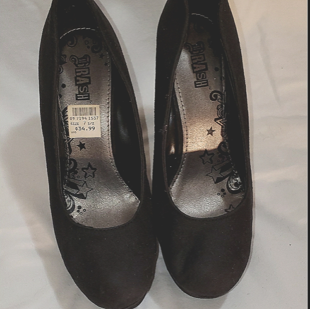 Suede wedges NWT